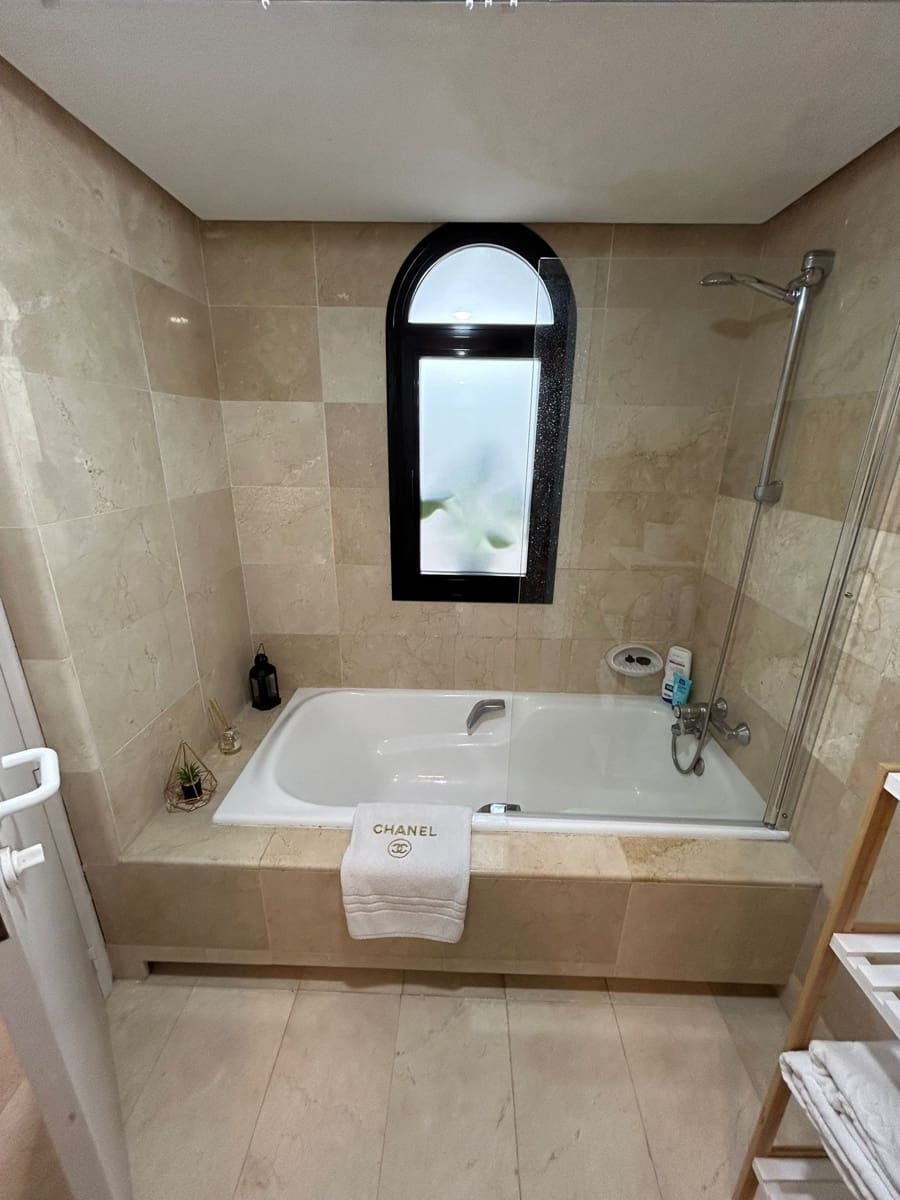 5 sypialnia Dom na sprzedaż w New Golden Mile z basenem garażem - 650 000 € (Ref: 7953267)