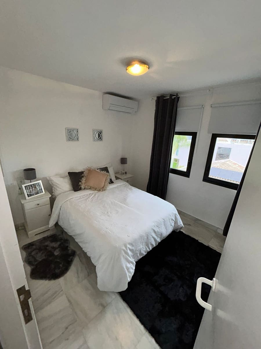 5 sypialnia Dom na sprzedaż w New Golden Mile z basenem garażem - 650 000 € (Ref: 7953267)