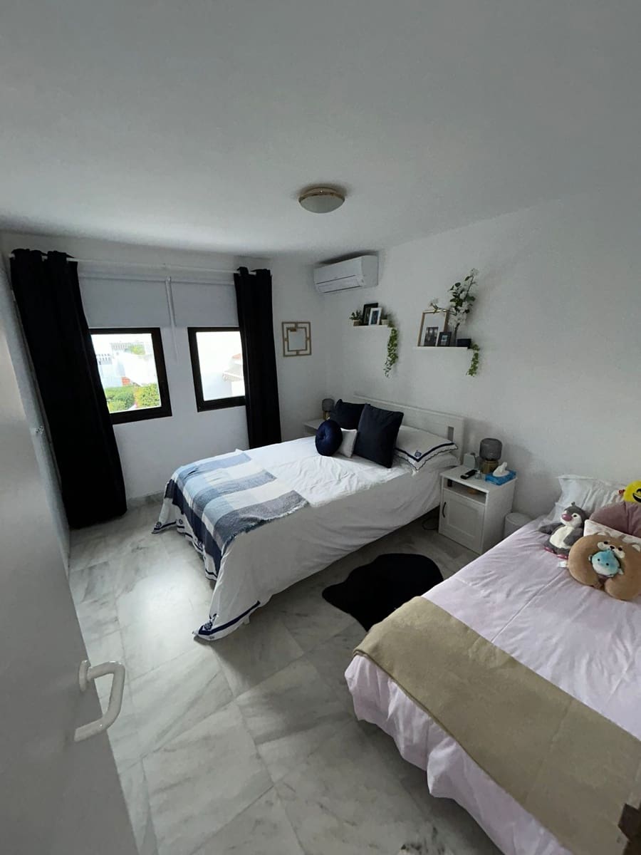 5 sypialnia Dom na sprzedaż w New Golden Mile z basenem garażem - 650 000 € (Ref: 7953267)