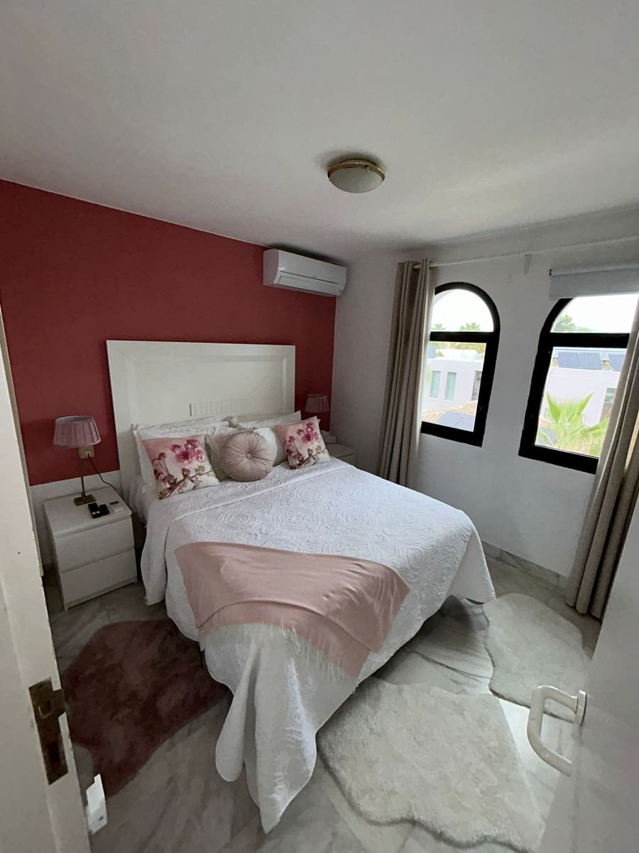 5 sypialnia Dom na sprzedaż w New Golden Mile z basenem garażem - 650 000 € (Ref: 7953267)