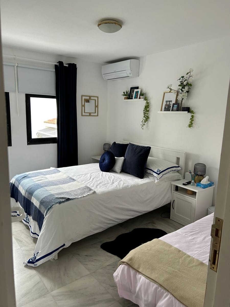 5 sypialnia Dom na sprzedaż w New Golden Mile z basenem garażem - 650 000 € (Ref: 7953267)