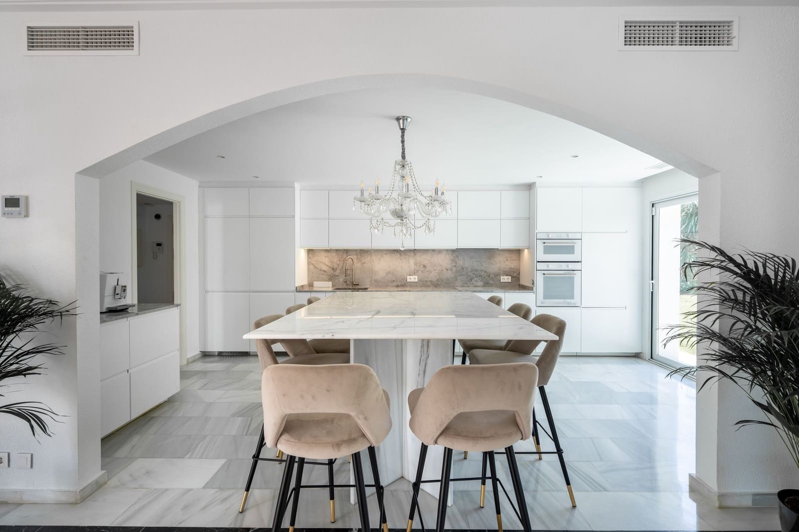 5 bedroom Villa for sale in Marbella with pool garage - € 2,880,000 (Ref: 7978417)