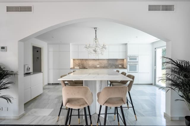 5 sypialnia Willa na sprzedaż w Marbella z basenem garażem - 2 880 000 € (Ref: 7978417)