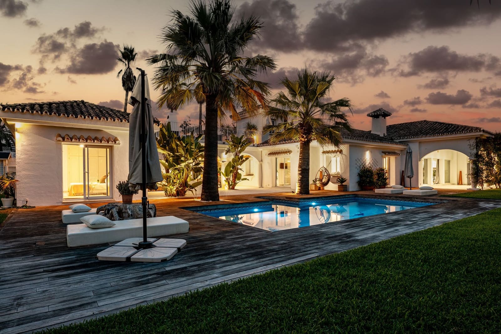 5 bedroom Villa for sale in Marbella with pool garage - € 2,880,000 (Ref: 7978417)