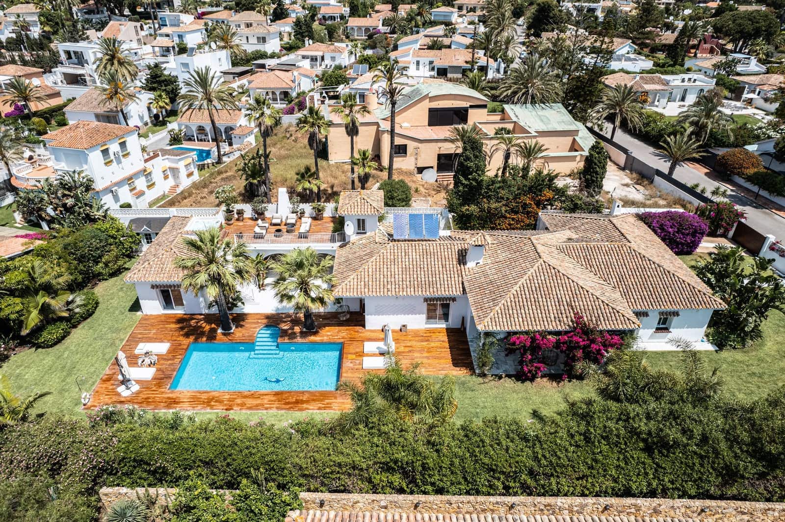 5 bedroom Villa for sale in Marbella with pool garage - € 2,880,000 (Ref: 7978417)