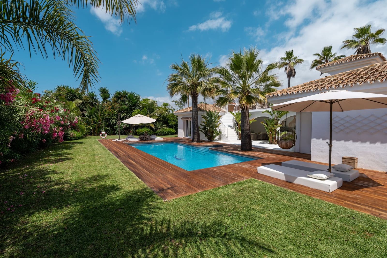 5 bedroom Villa for sale in Marbella with pool garage - € 2,880,000 (Ref: 7978417)
