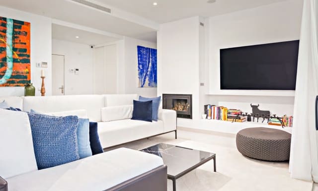 2 bedroom Apartment for sale in Marbella with pool garage - € 925,000 (Ref: 7979147)