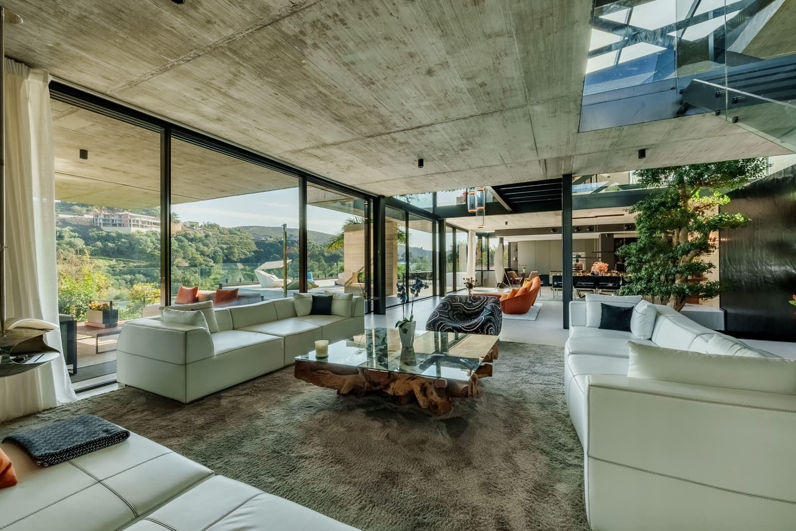 5 bedroom Villa for sale in Marbella with pool garage - € 6,750,000 (Ref: 8885606)