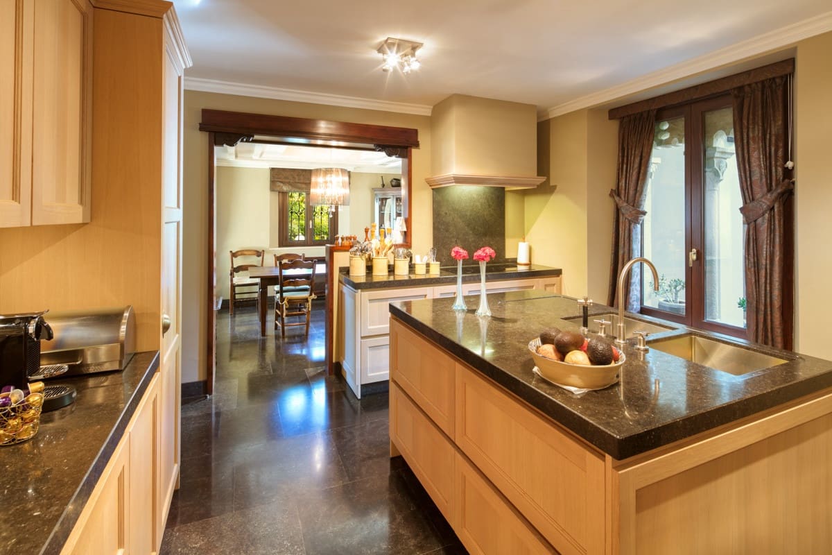 5 bedroom Villa for sale in Marbella with pool - € 13,750,000 (Ref: 8885747)