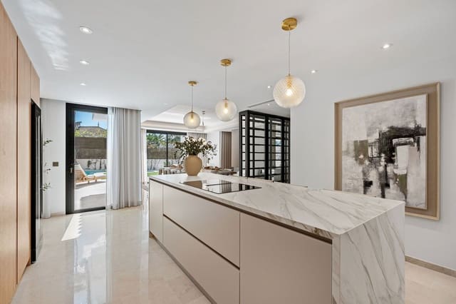 5 Zimmer Villa zu verkaufen in Marbella mit Pool - 3.650.000 € (Ref: 8887164)