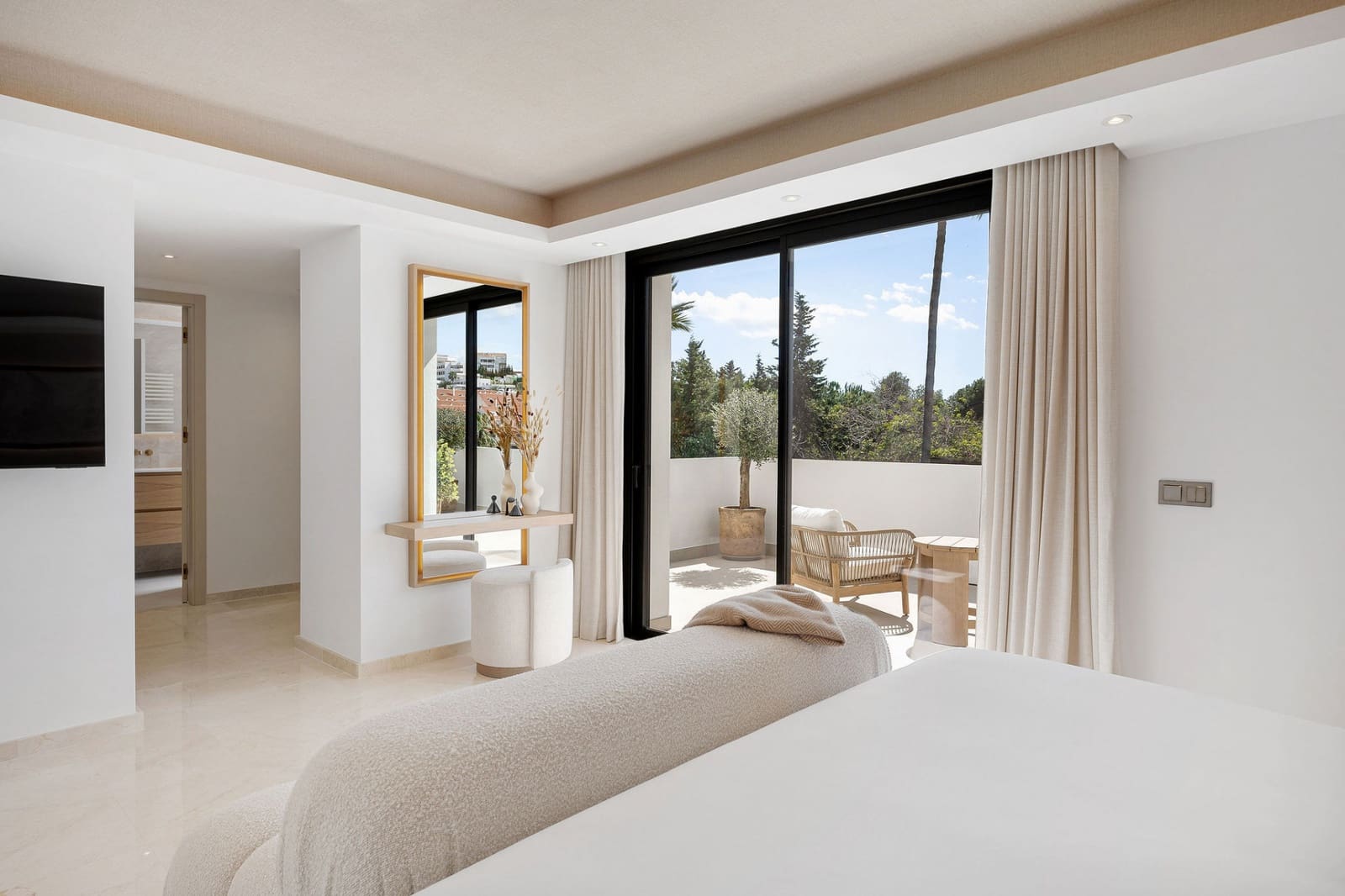 5 bedroom Villa for sale in Marbella with pool - € 3,650,000 (Ref: 8887164)