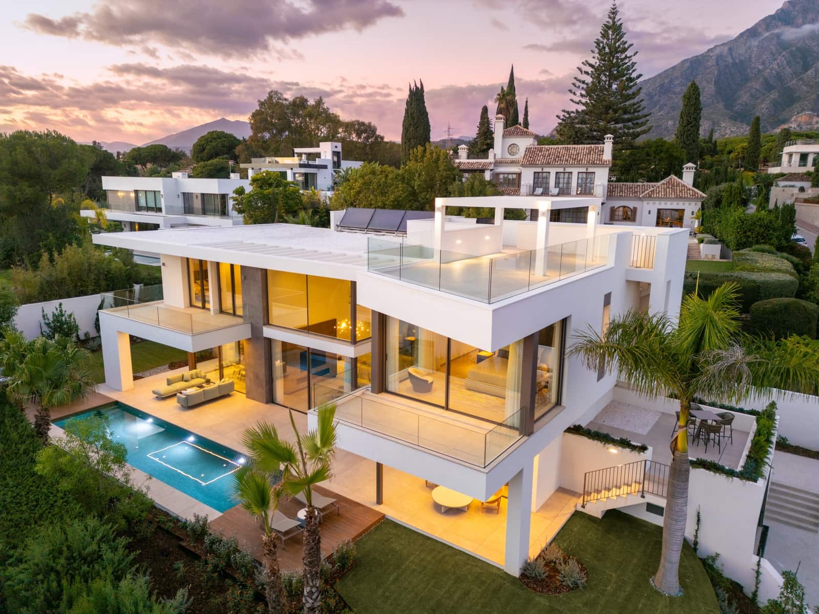 5 bedroom Villa for sale in Marbella with pool - € 5,350,000 (Ref: 8887218)