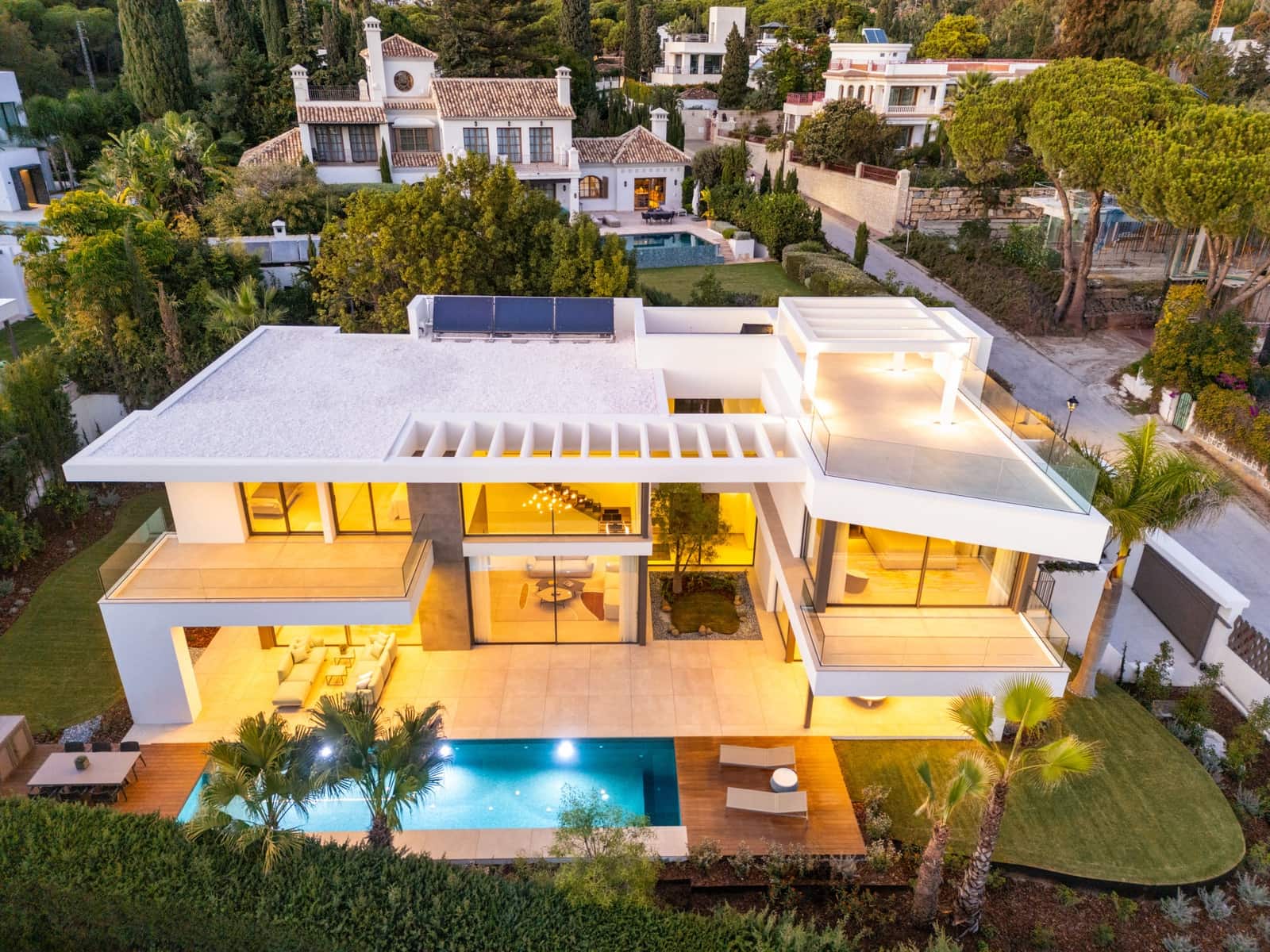 5 bedroom Villa for sale in Marbella with pool - € 5,350,000 (Ref: 8887218)