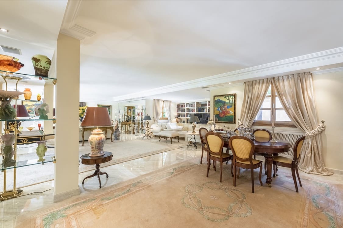 4 sypialnia Willa na sprzedaż w Nueva Andalucia z basenem garażem - 3 295 000 € (Ref: 8887256)