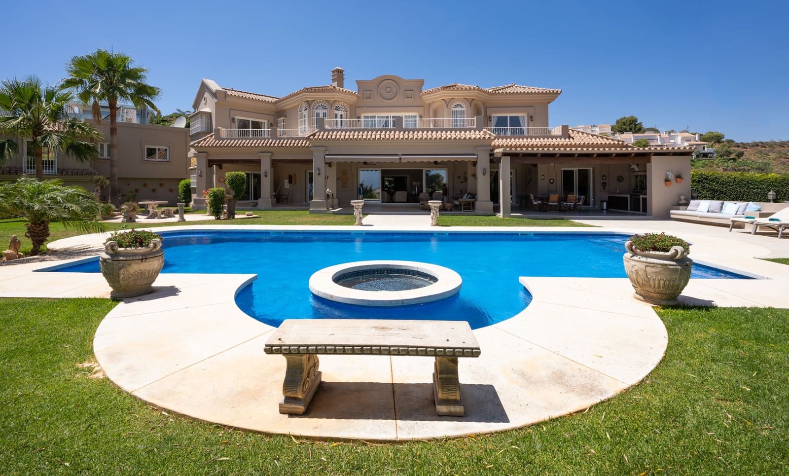 7 bedroom Villa for sale in Nueva Andalucia with pool - € 5,850,000 (Ref: 8896092)