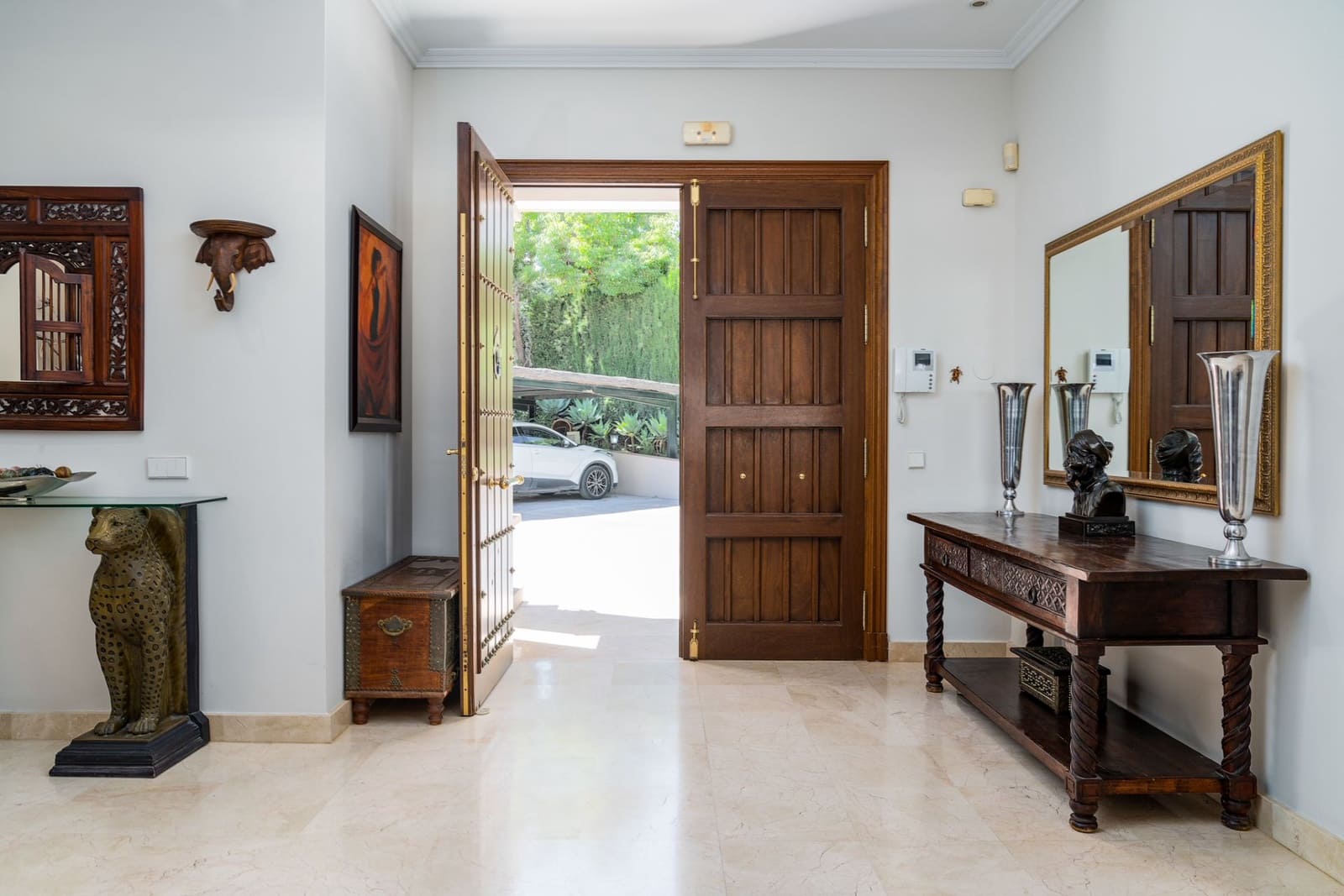 7 bedroom Villa for sale in Nueva Andalucia with pool - € 5,850,000 (Ref: 8896092)