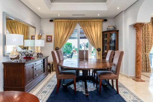 7 Zimmer Villa zu verkaufen in Nueva Andalucia, Marbella mit Pool - 5.850.000 € (Ref: 8896092)