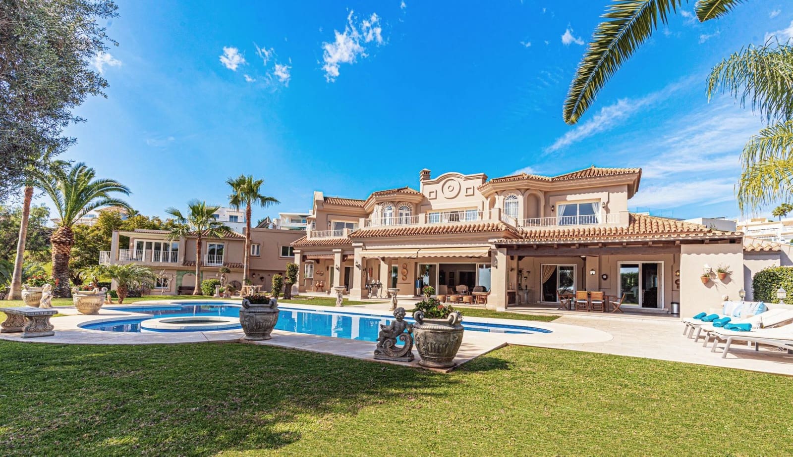 7 bedroom Villa for sale in Nueva Andalucia with pool - € 5,850,000 (Ref: 8896092)