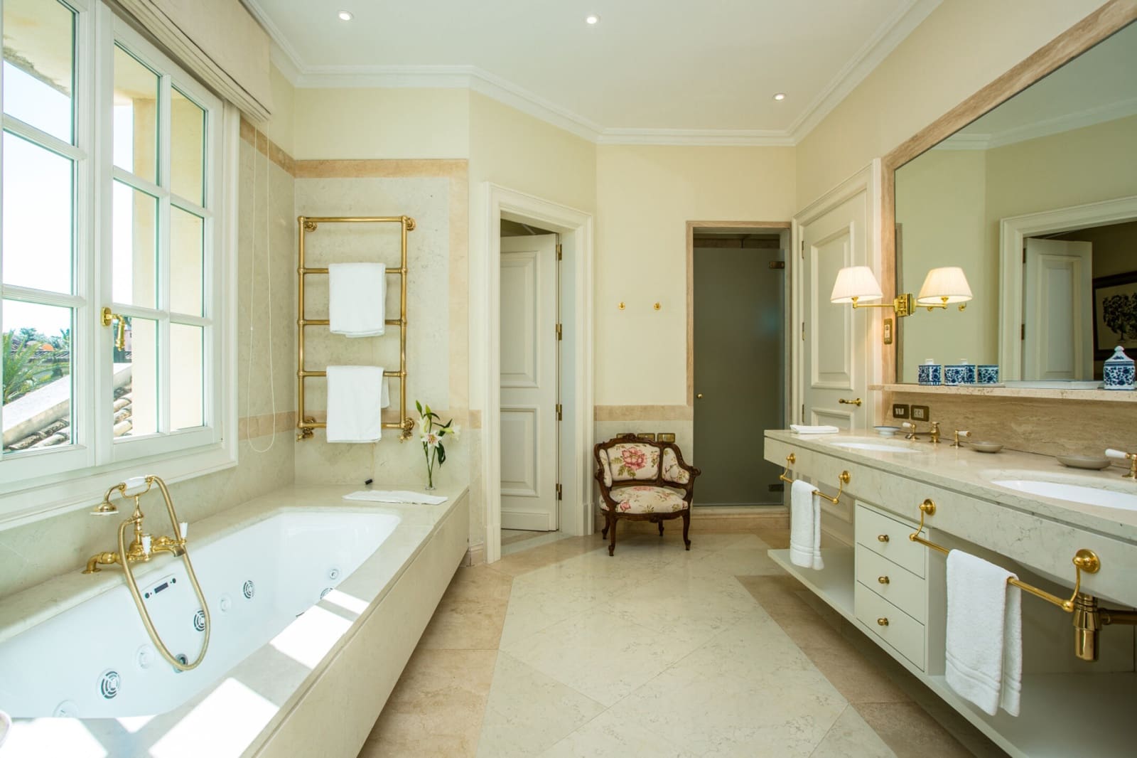 7 sypialnia Willa na sprzedaż w Los Monteros z basenem garażem - 10 700 000 € (Ref: 8902843)