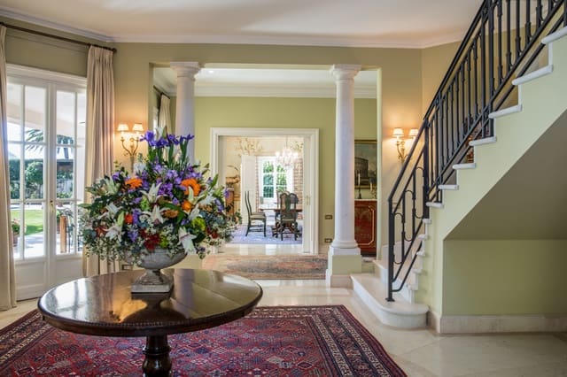 7 sypialnia Willa na sprzedaż w Los Monteros, Marbella z basenem garażem - 10 700 000 € (Ref: 8902843)