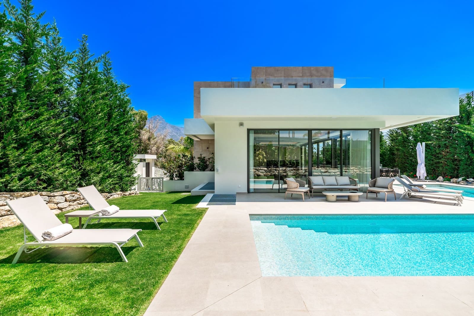 4 soveværelse Villa til salg i La Union med swimmingpool - € 4.495.000 (Ref: 8912386)