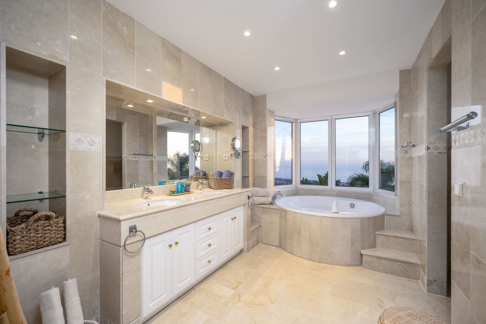 6 soveværelse Villa til salg i San Roman de los Montes med swimmingpool garage - € 4.000.000 (Ref: 8912469)