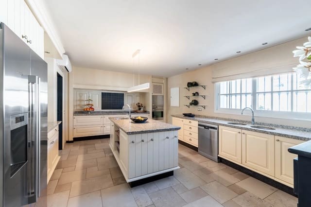 6 Zimmer Villa zu verkaufen in Nueva Andalucia, Marbella mit Pool Garage - 4.500.000 € (Ref: 8921016)