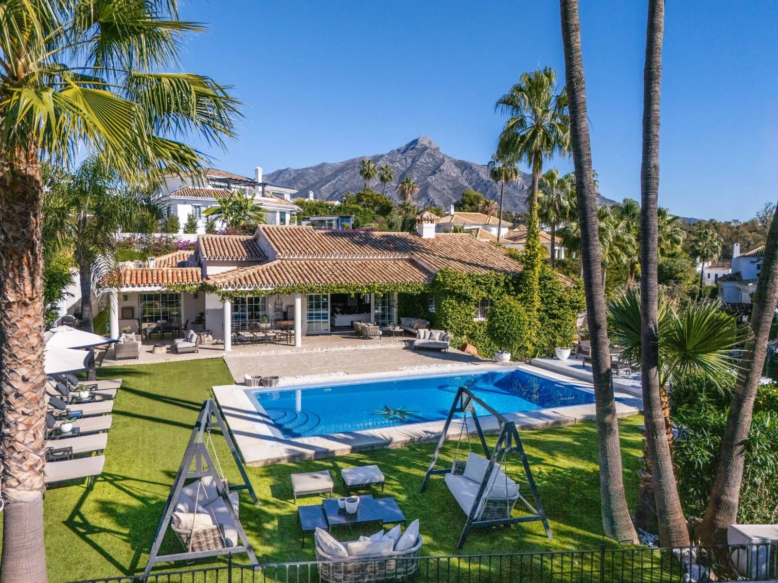 6 bedroom Villa for sale in Nueva Andalucia with pool garage - € 4,500,000 (Ref: 8921016)