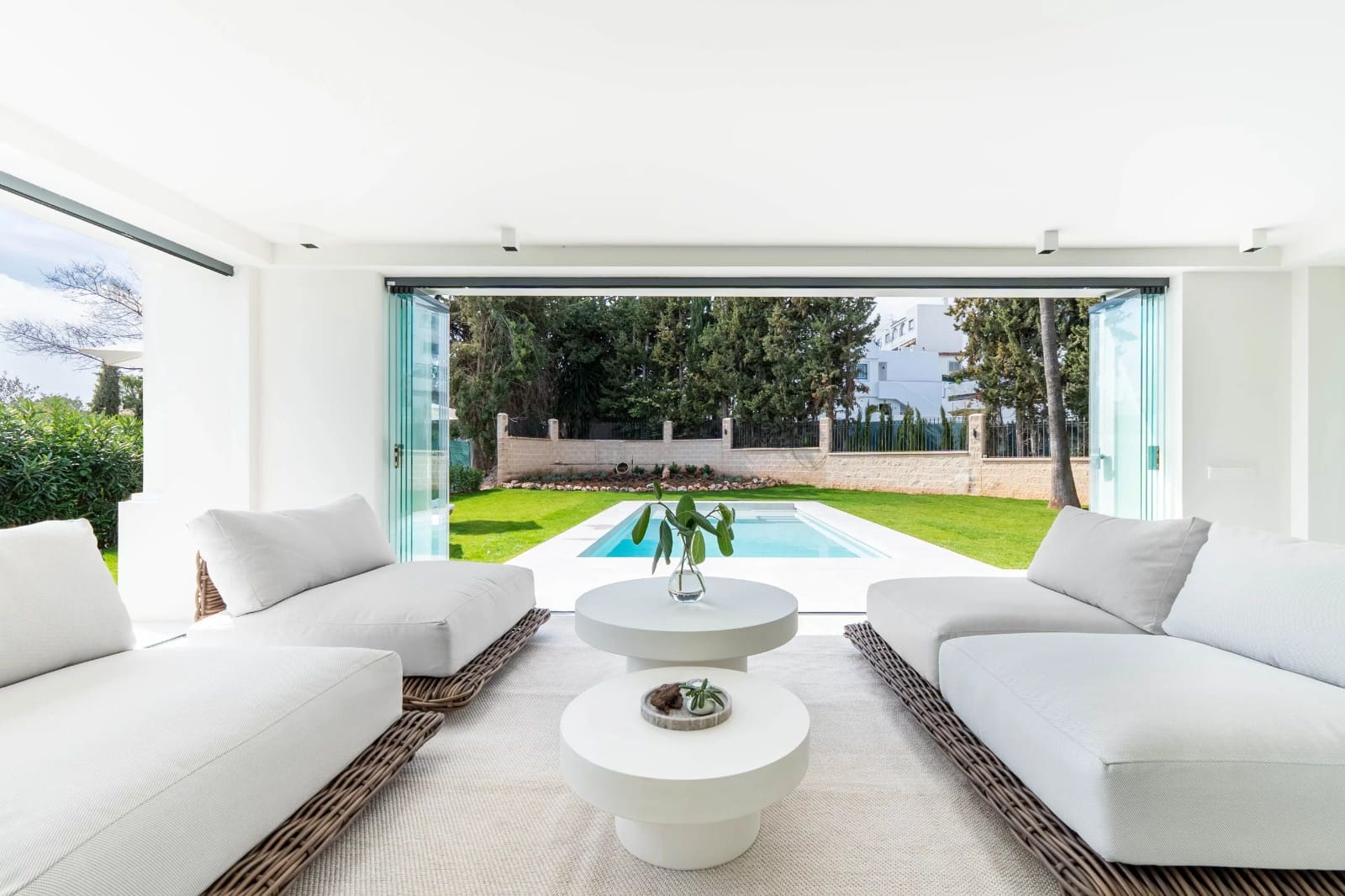 4 bedroom Villa for sale in Nueva Andalucia with pool garage - € 2,950,000 (Ref: 8923321)