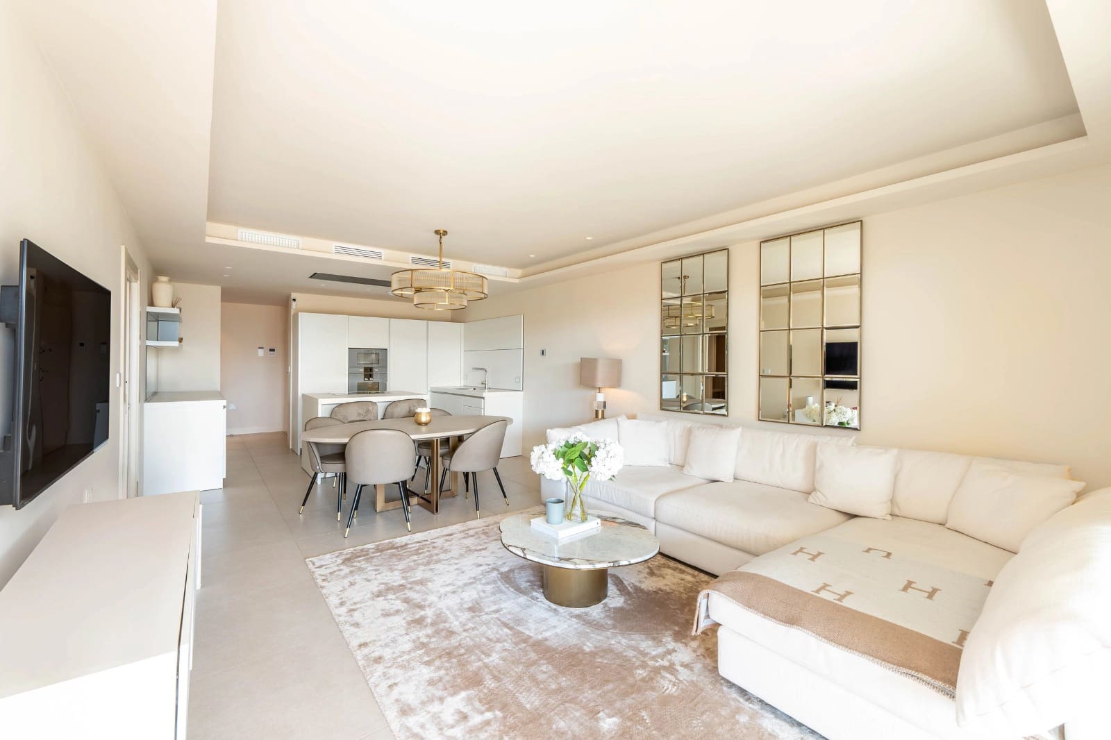 2 bedroom Villa for sale in Estepona with pool garage - € 1,100,000 (Ref: 8925963)