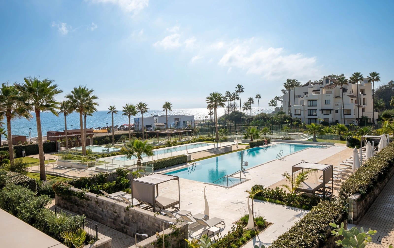 2 bedroom Villa for sale in Estepona with pool garage - € 1,100,000 (Ref: 8925963)