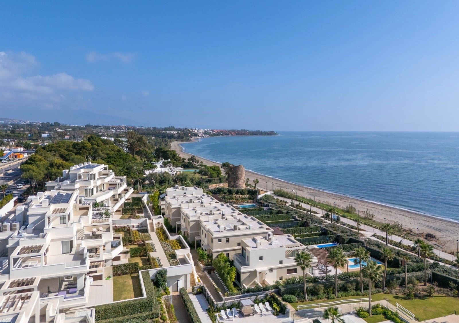 2 bedroom Villa for sale in Estepona with pool garage - € 1,100,000 (Ref: 8925963)