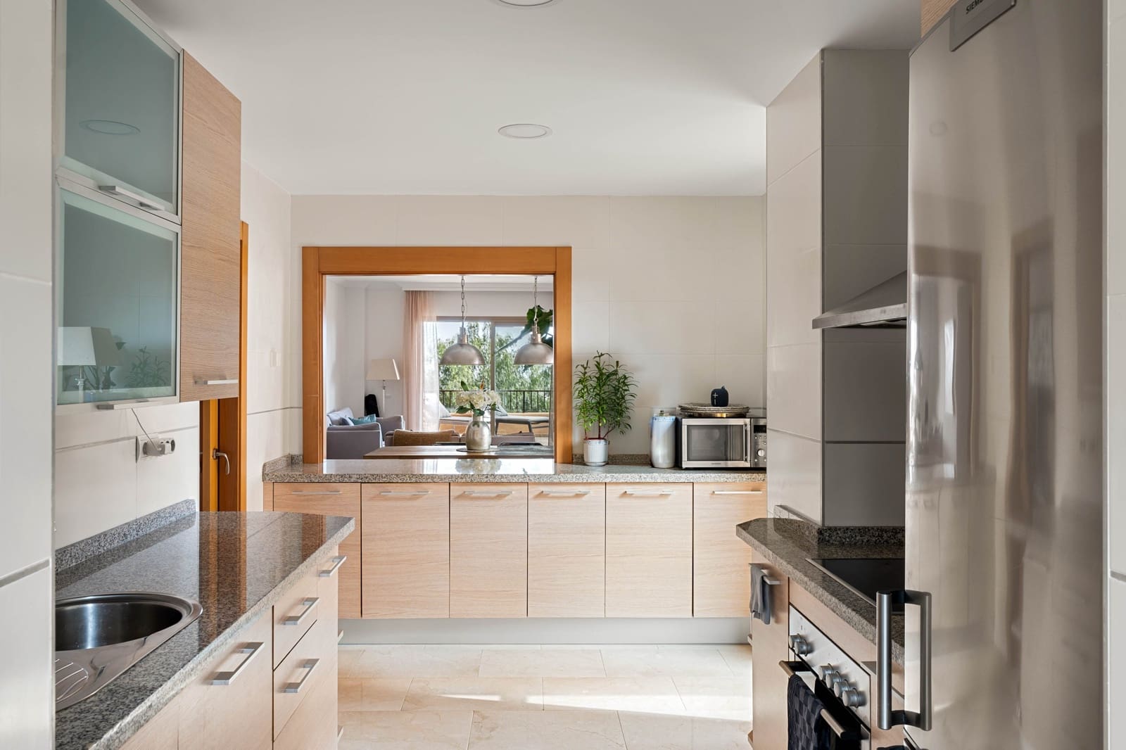 2 bedroom Apartment for sale in Benahavis with garage - € 620,000 (Ref: 8931727)