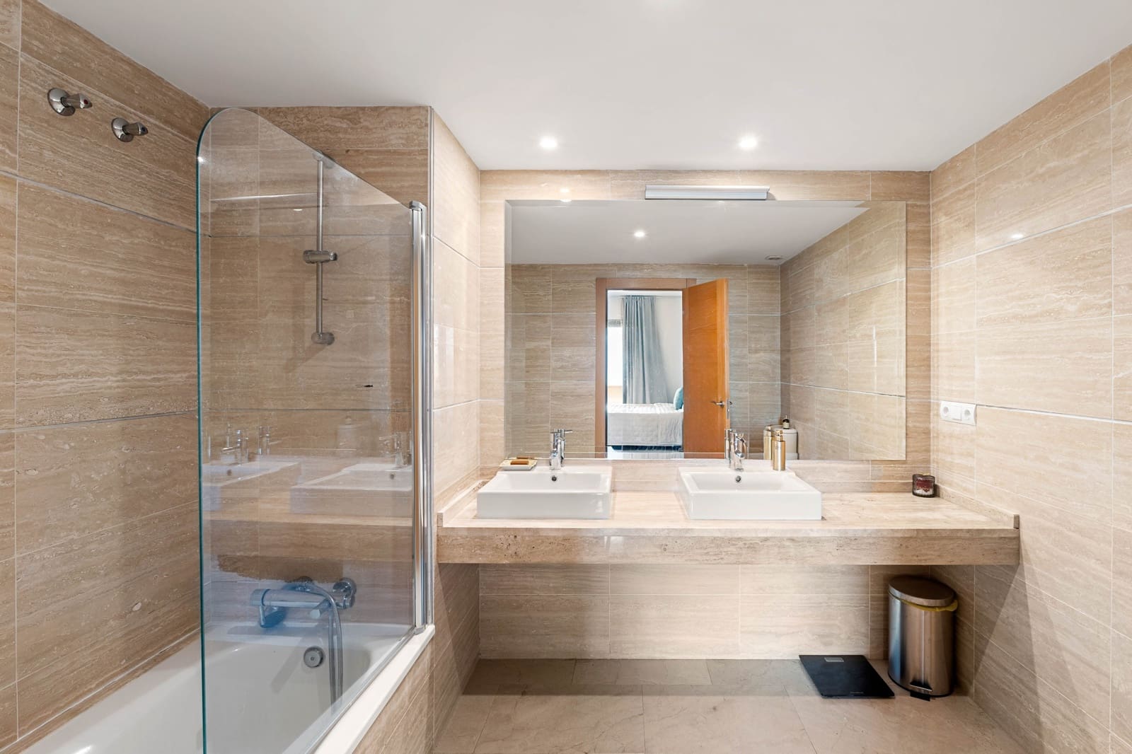 2 bedroom Apartment for sale in Benahavis with garage - € 620,000 (Ref: 8931727)