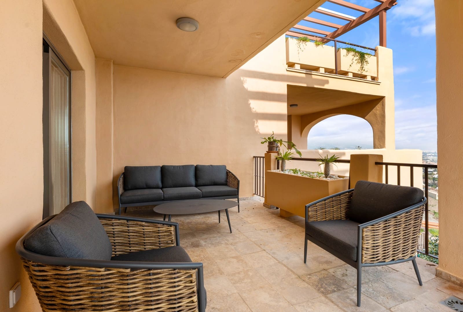2 bedroom Apartment for sale in Benahavis with garage - € 620,000 (Ref: 8931727)
