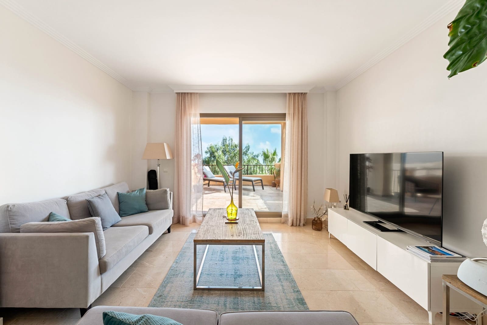 2 bedroom Apartment for sale in Benahavis with garage - € 620,000 (Ref: 8931727)