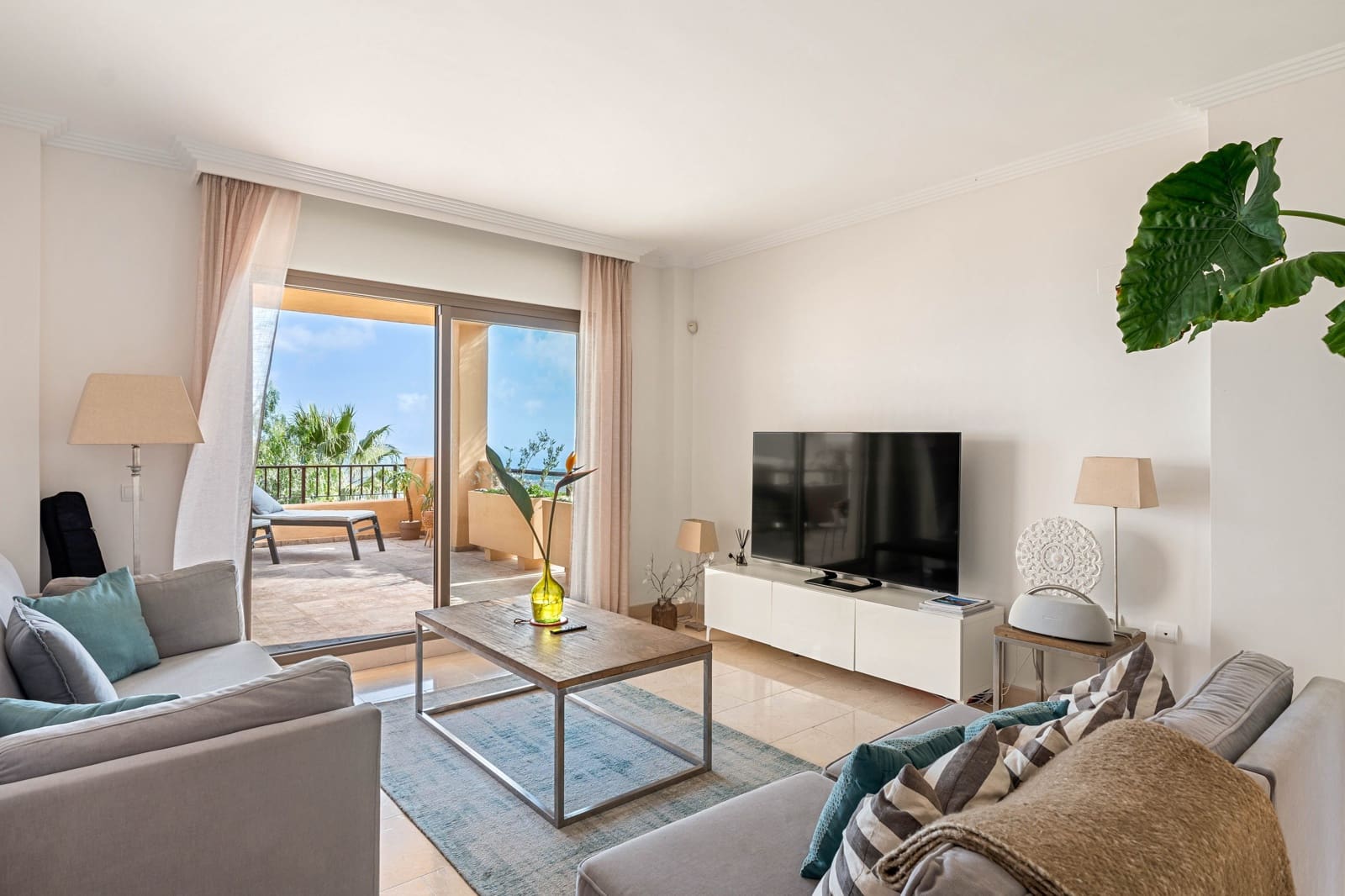 2 bedroom Apartment for sale in Benahavis with garage - € 620,000 (Ref: 8931727)