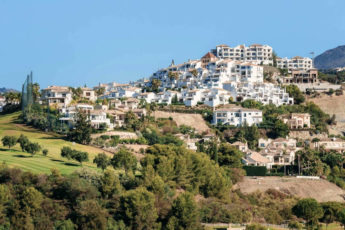 5 bedroom Villa for sale in Benahavis with pool garage - € 1,889,999 (Ref: 8952384)