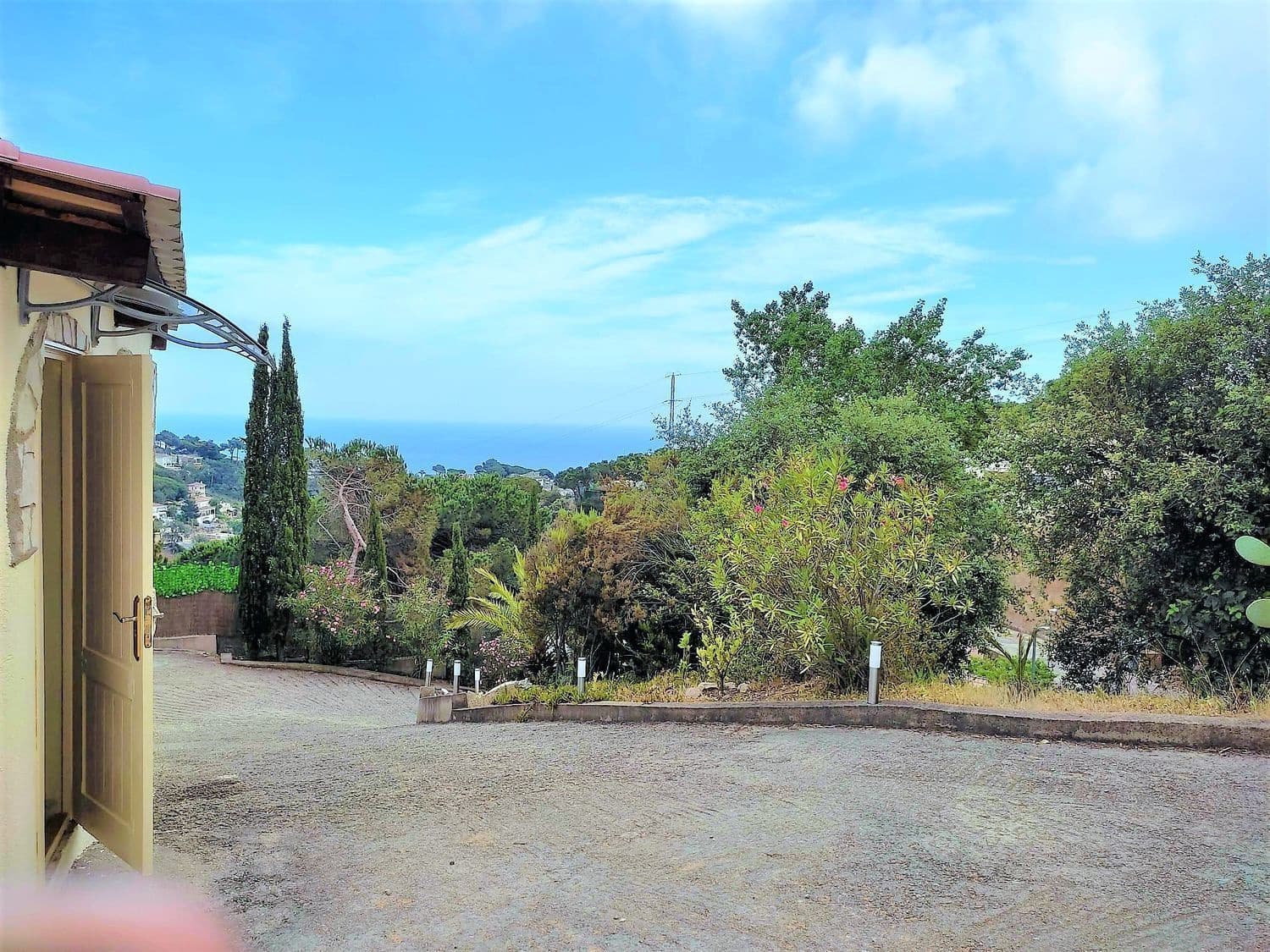 6 bedroom Villa for sale in Lloret de Mar with pool garage € 490,000 (Ref 7958868)