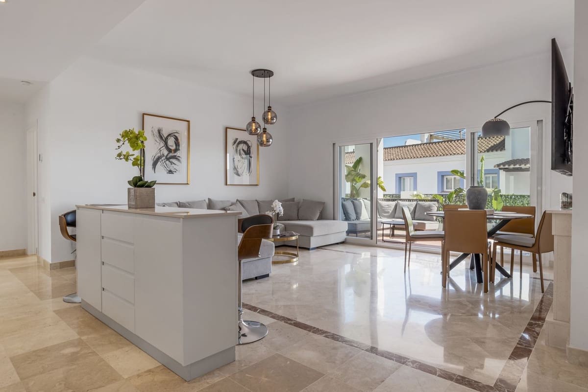 3 bedroom Apartment for sale in Benahavis with pool garage - € 599,500 (Ref: 10015875)