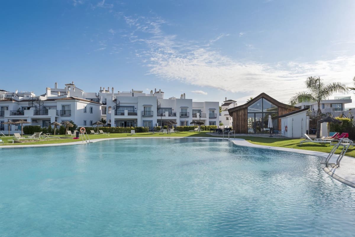 3 bedroom Apartment for sale in Benahavis with pool garage - € 599,500 (Ref: 10015875)