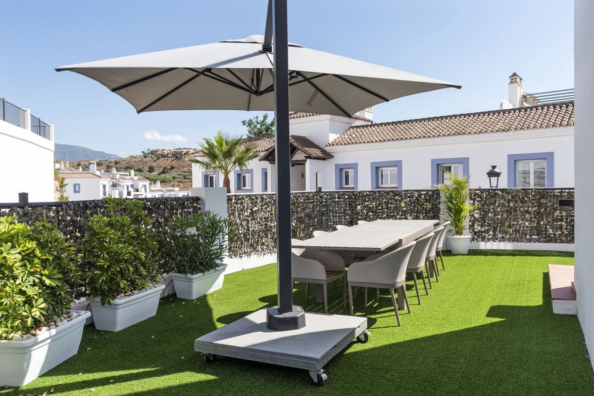 3 bedroom Apartment for sale in Benahavis with pool garage - € 599,500 (Ref: 10015875)