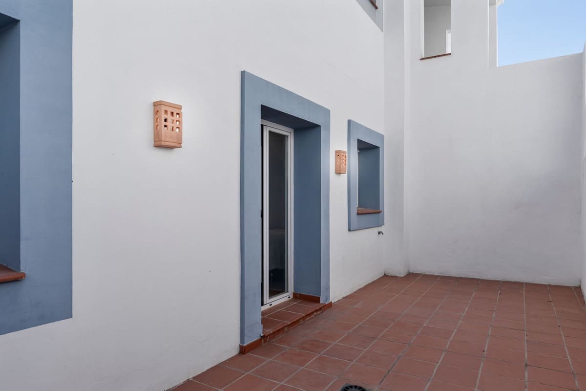 3 bedroom Apartment for sale in Benahavis with pool garage - € 599,500 (Ref: 10015875)