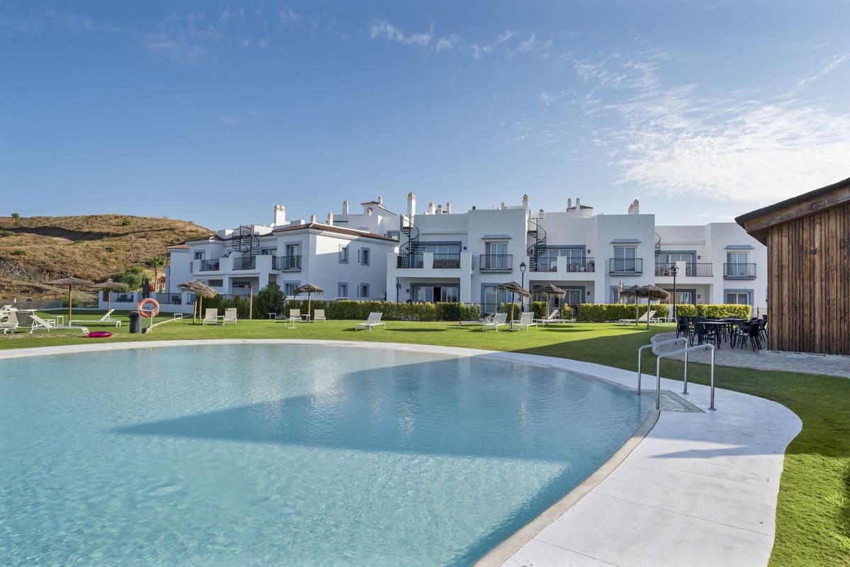 3 bedroom Apartment for sale in Benahavis with pool garage - € 599,500 (Ref: 10015875)