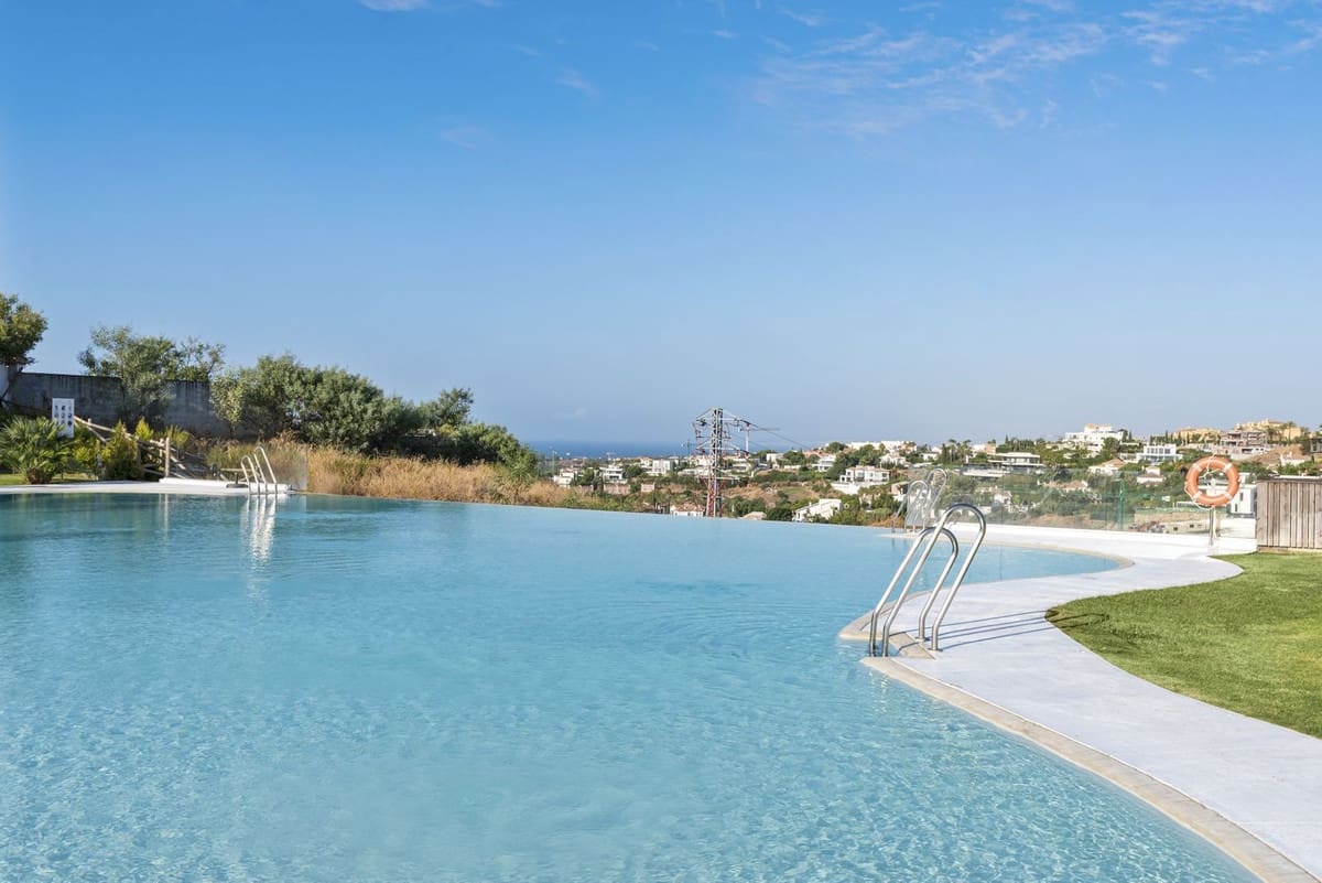 3 bedroom Apartment for sale in Benahavis with pool garage - € 599,500 (Ref: 10015875)