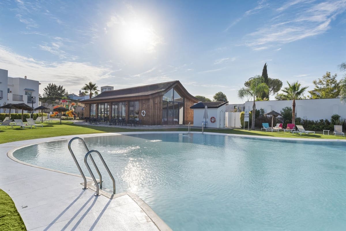 3 bedroom Apartment for sale in Benahavis with pool garage - € 599,500 (Ref: 10015875)