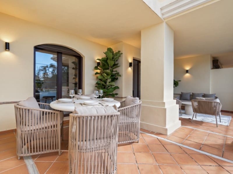 2 sypialnia Apartament na sprzedaż w Benahavis z basenem garażem - 649 000 € (Ref: 10015876)