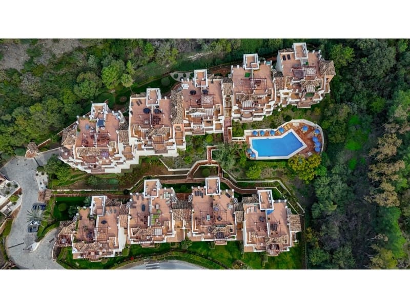 2 sypialnia Apartament na sprzedaż w Benahavis z basenem garażem - 649 000 € (Ref: 10015876)