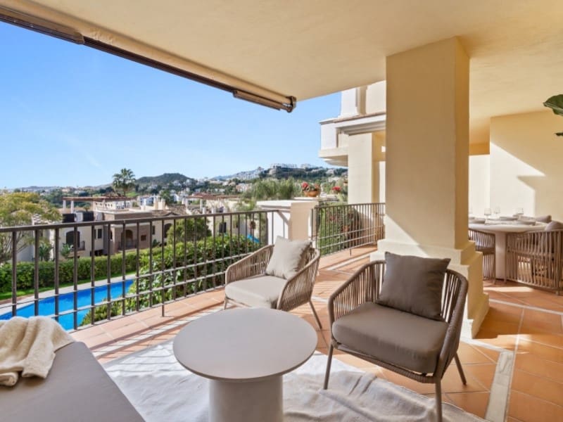 2 sypialnia Apartament na sprzedaż w Benahavis z basenem garażem - 649 000 € (Ref: 10015876)