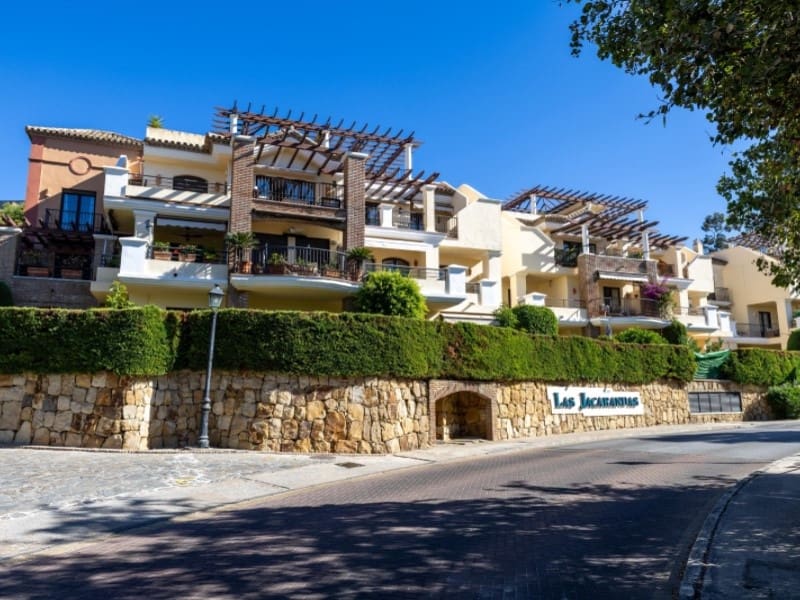 2 sypialnia Apartament na sprzedaż w Benahavis z basenem garażem - 649 000 € (Ref: 10015876)